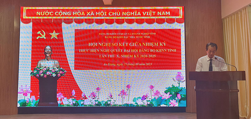 Đồng chí Nguyễn Duy Thức – Bí thư Đảng ủy KBNN tỉnh chủ trì hội nghị.